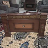تخت تک نفره چوب. با صندلی گردان.
