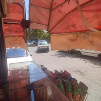 یک فروشنده خانم در کانکس مینی سوپری میثم جنوبی