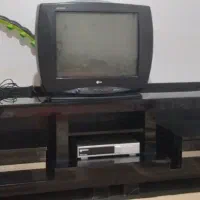 تلویزیون ،میز تلویزیون و گیرنده دیجیتال