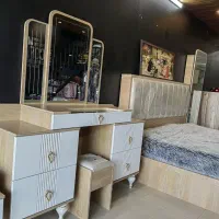 تعدادی تخت به دلیل تغییر دکور|تخت و سرویس خواب|یزد, |دیوار