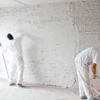 استخدام نیروی مرد در کار ساختمانی