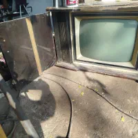 تلویزیون کلکسیونی روشن|تلویزیون و پروژکتور|بندر انزلی, آذربایجان|دیوار