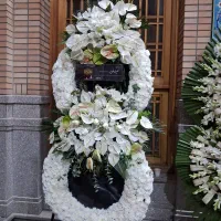 تاج گل دسته گل طبیعی ترحیمی پایه فلزی چوبی مراسم|گل و گیاه طبیعی|تهران, جنتآباد مرکزی|دیوار