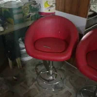 دو عدد صندلی وتعدادی وسایل حراج