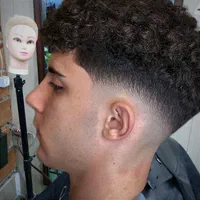 کوتاهی اصلاح مو مردانه جهت آموزش آرایشگری|خدمات آرایشگری و زیبایی|شیراز, عفیف‌آباد|دیوار
