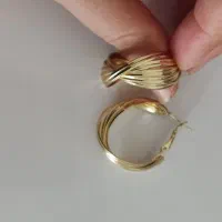 دو جفت گوشواره|بدلیجات|گلبهار, شهر جدید گلبهار|دیوار