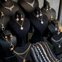 فروش مانکن واستندهای طلاوبدلیجات همراه بدلیجات و..|فروشگاه و مغازه|عجب شیر, |دیوار