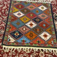 یک عدد فرش،پشتی در ابعاد ۸۰در ۹۰