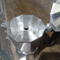 یک عدد قهوه جوش دستی تمیز