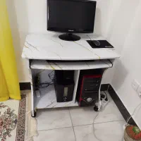 رایانه به همراه میز