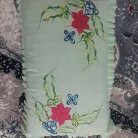 بالش های گلدوزی پر شده