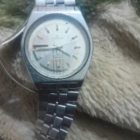 یک عددساعت عتیقه