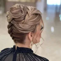 آموزش صفر تا صد میکاپ و شینیون (ویژه بانوان)|خدمات آرایشگری و زیبایی|مشهد, احمدآباد|دیوار