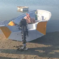 موتور قایق کتابی سالم به شرط روشن استفاده کار . ..