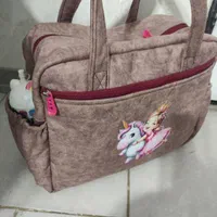 کوله و کیف|کیف، کفش، کمربند|گلبهار, شهر جدید گلبهار|دیوار