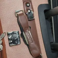 چمدون|کیف، کفش، کمربند|رباط‌کریم, مسکن مهر آبشناسان|دیوار