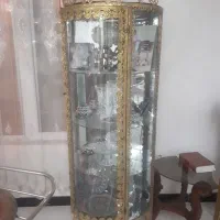 ویترین و ساعت برنزی