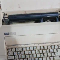 ۲عدد ماشین تایپ قدیمی دستی