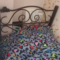 تخت فرفورژه یه نفره زرشکی رنگ