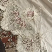 یه جفت یالان پرده  گلدوزی شده کرمی|پرده، رانر، رومیزی|نسیم‌شهر, |دیوار