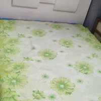 تخت خواب دونفره همراه میز آرایش و آینه
