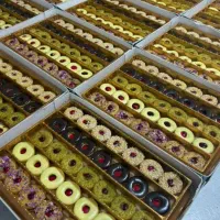 نیازمند فروشنده خانم  در شیرینی فروشی