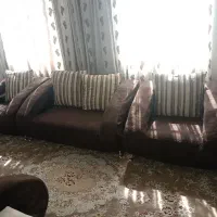 مبلمان ۷نفره بادومیز عسلی کوچک‌و یک‌میز جلو مبلی
