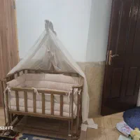 تخت کنار مادر