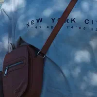 یک کیف قهوه ای با مدارک گم شده