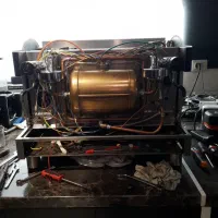 تعمیرات تخصصی و سرویس کامل اسپرسوساز صنعتی در محل