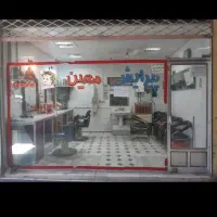 مغازه وسط بازار