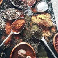 تعدادی قالیچه ۱/۵ در ۱ متری آکبند