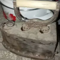 اتوذغالی قدیمی|کلکسیون اشیاء عتیقه|سمنان, |دیوار