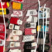 تعدادی جوراب جمع کردن آنلاین شاپ تک و عمده