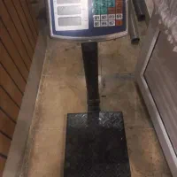 ترازوی دیجیتالی ۲۰۰ کیلویی