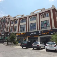 فاز ۸ / ۹۰ متر مغازه تجاری / بر بلوار اصلی