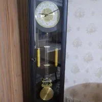 آینه و کنسول و ساعت ایستاده