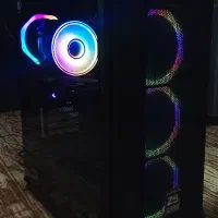 کامپیوتر گیمینگ به همراه متعلقات