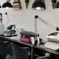 ۲ میز ناخن و شلف لاک و لوستر و صندلی چرخدار، ترولی|آرایشگاه و سالنهای زیبایی|کرج, گلشهر|دیوار