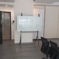 تخته وایت برد شیشه ای به همراه پایه لاکچری صنعتی|لوازم التحریر|تهران, حسن‌آباد|دیوار