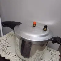 زودپز بزرگ یه دست کله پاچه جا میشه