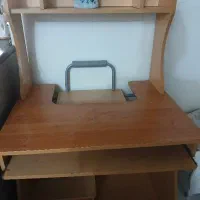 میز تحریر و کامپیوتر