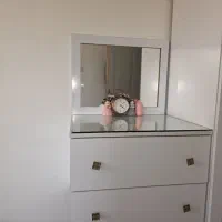 میز و ایینه