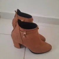 نیم بوت سایز ۳۹ ۴۰|کیف، کفش، کمربند|پرند, فاز ۴|دیوار