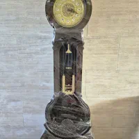 ساعت سلطنتی ایستاده