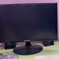 کامپیوتر با کیس و کیبورد