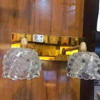 چراغ های بالای آینه سرویس بهداشتی