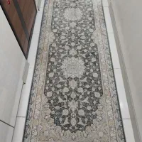 یک عدد فرش گرد و کناره راهرویی