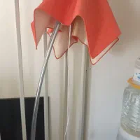 یک عدد‌ آباژور‌ چراغ‌ خواب