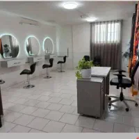 فروش تعدادی صندلی میز وتخت ارایشگری